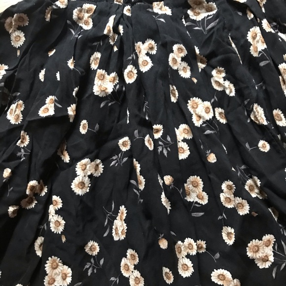 Brandy Melville black sunflower mini skirt - Picture 4 of 4